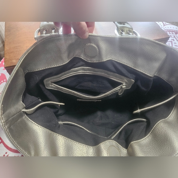 Tignanello Leather Metallic Silver Handbag And Wallet Set - Picture 7 of 16